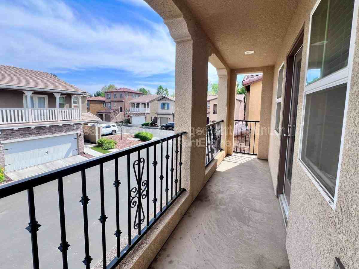 2560 Daisy Dr - Photo 7 of 9