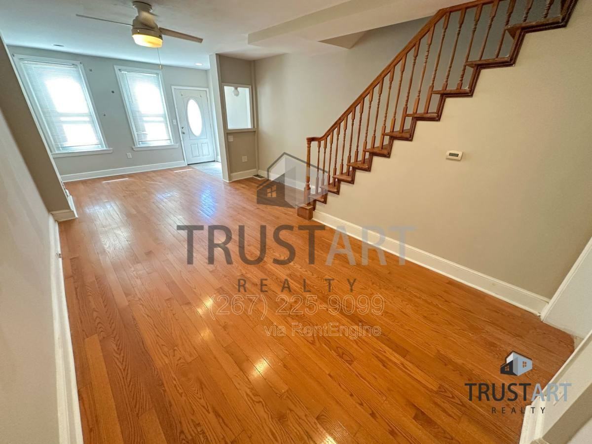 1841 E Clementine St - Photo 3 of 9
