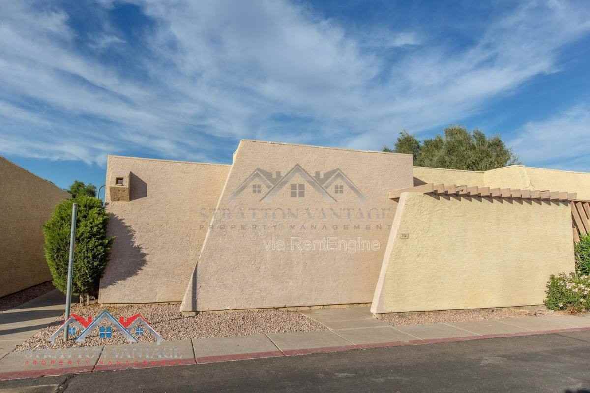 712 W 14th St - Photo 2 of 9