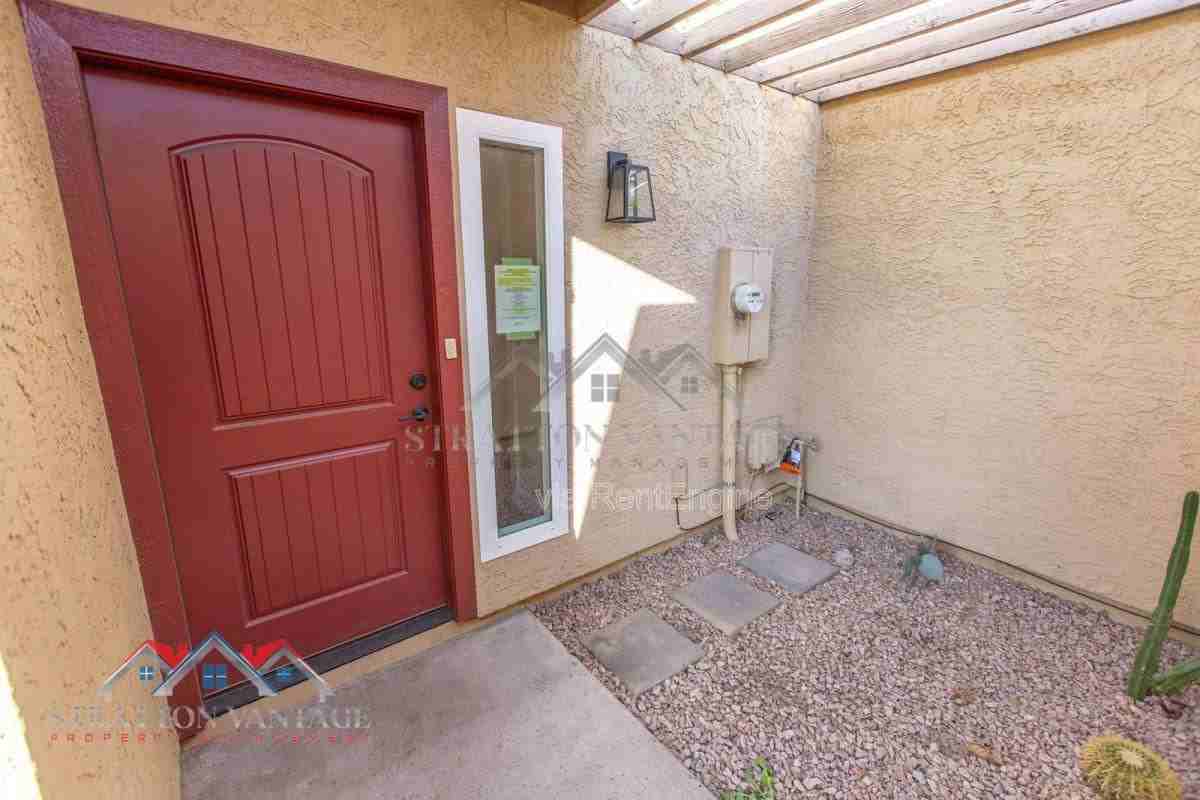 712 W 14th St - Photo 6 of 9