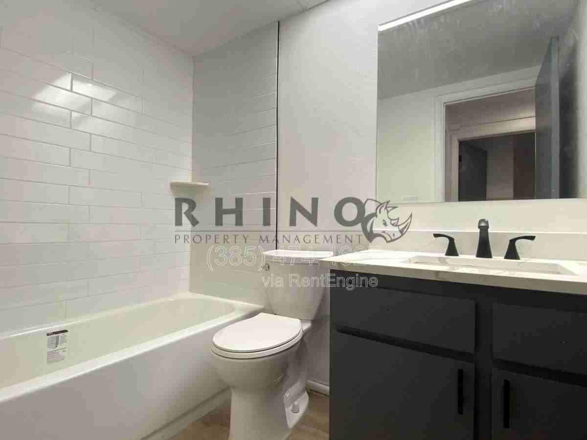 120 E Utopia Ave #5 - Photo 5 of 10