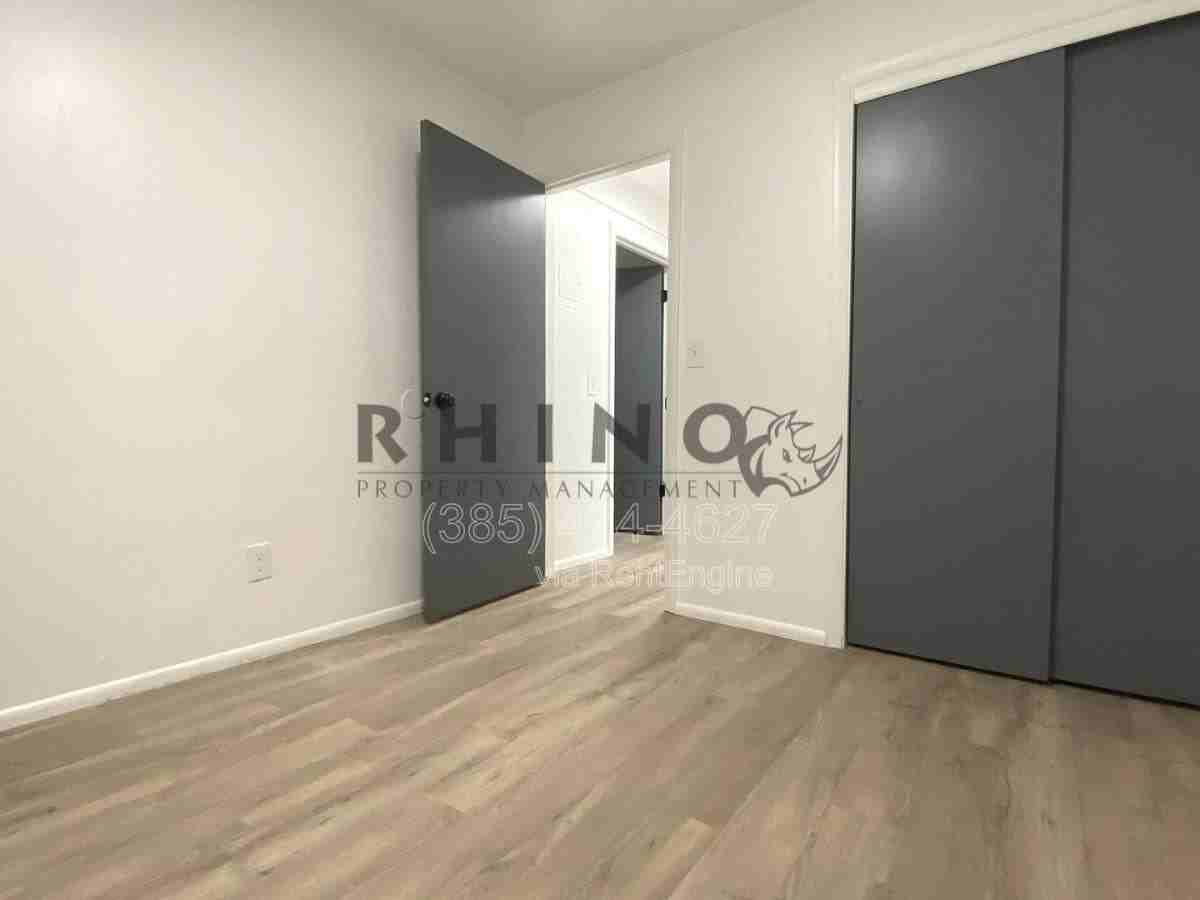 120 E Utopia Ave #5 - Photo 6 of 10