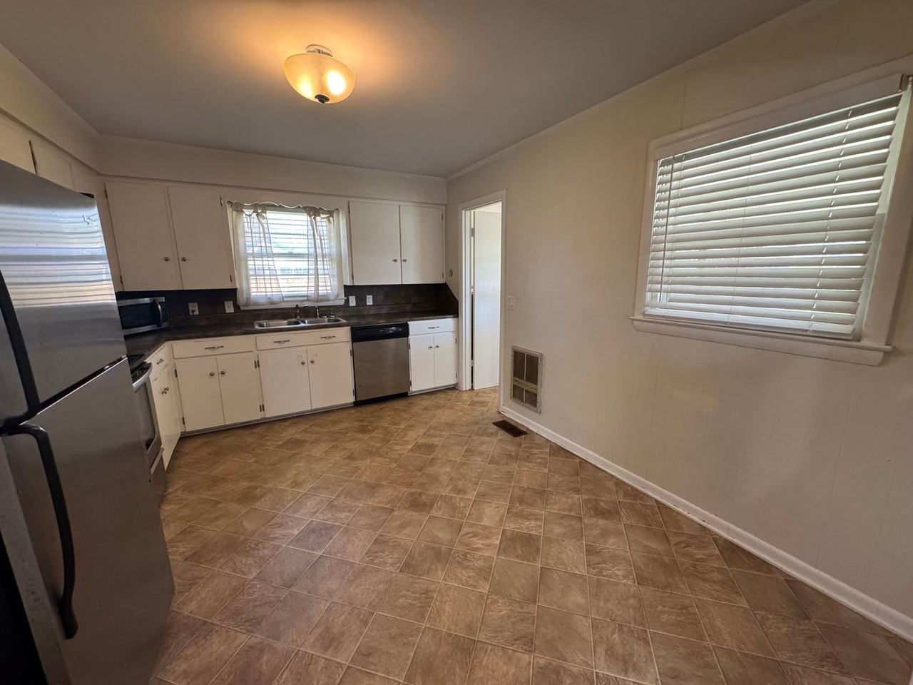 1000 Walnut St - Photo 5 of 18