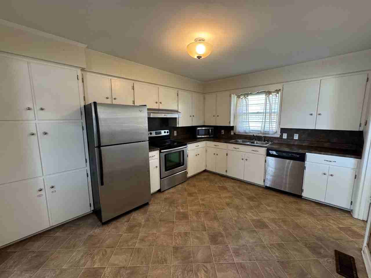 1000 Walnut St - Photo 6 of 18