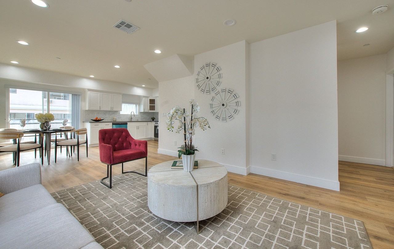 11726 Hamlin St - Photo 3 of 50