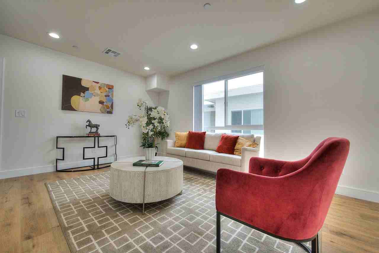 11726 Hamlin St - Photo 5 of 50