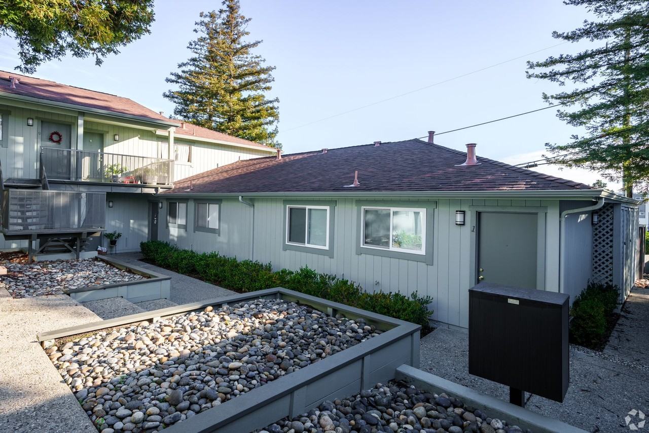 900 Alvarez Avenue - Photo 2 of 2