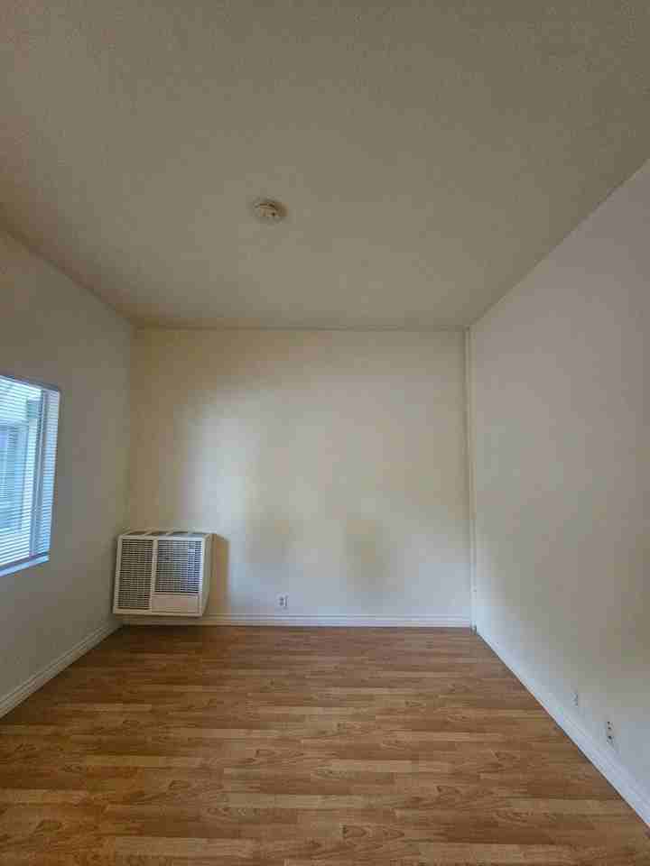 1615 E. Broadway Ave. #D - Photo 3 of 12