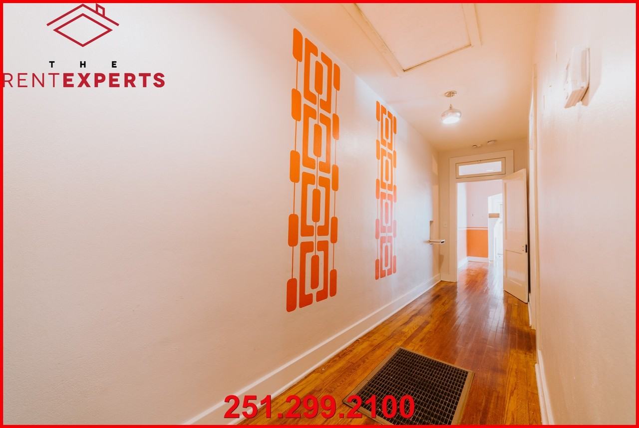 1852 1/2 Old Shell Rd - Photo 4 of 28