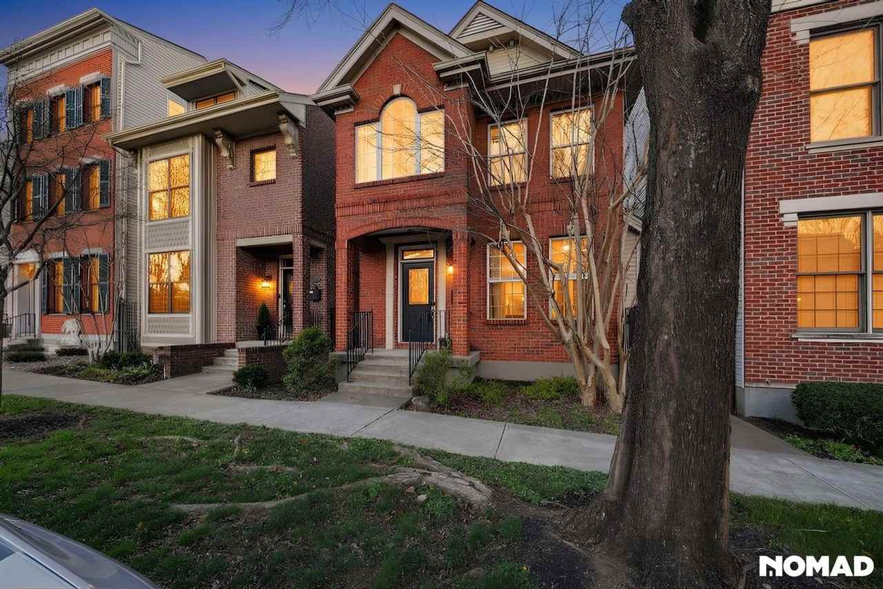 929 Weninger Cir - Photo 2 of 33