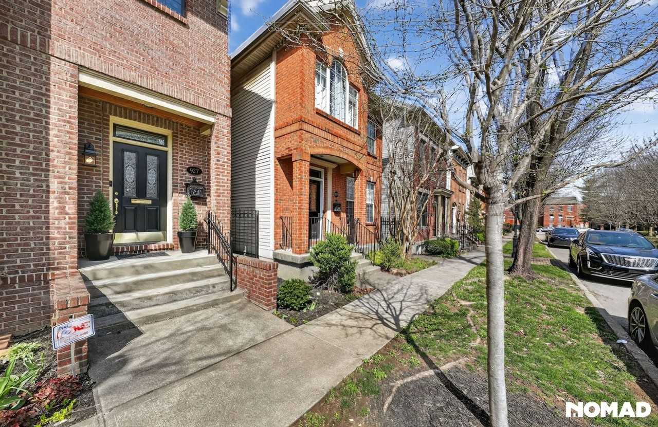 929 Weninger Cir - Photo 3 of 33