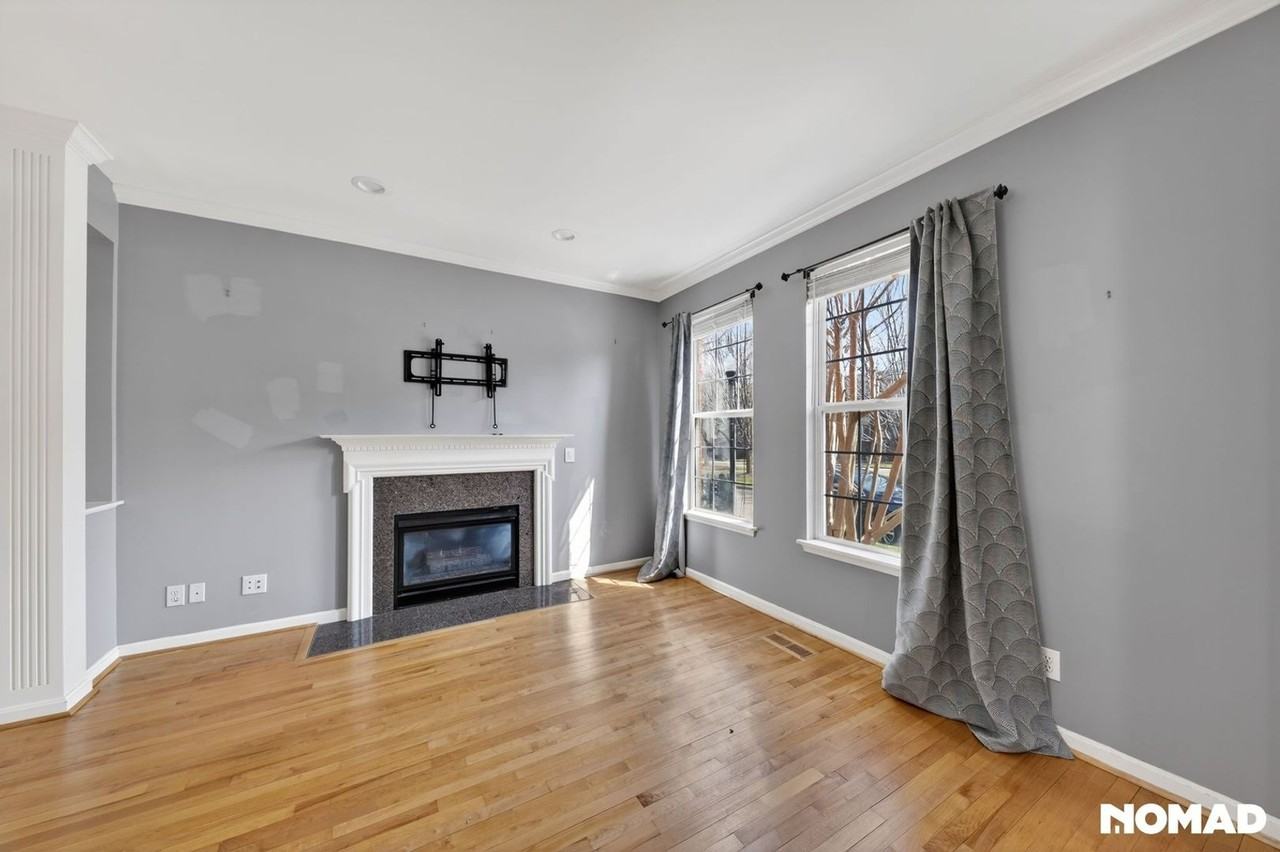 929 Weninger Cir - Photo 5 of 33