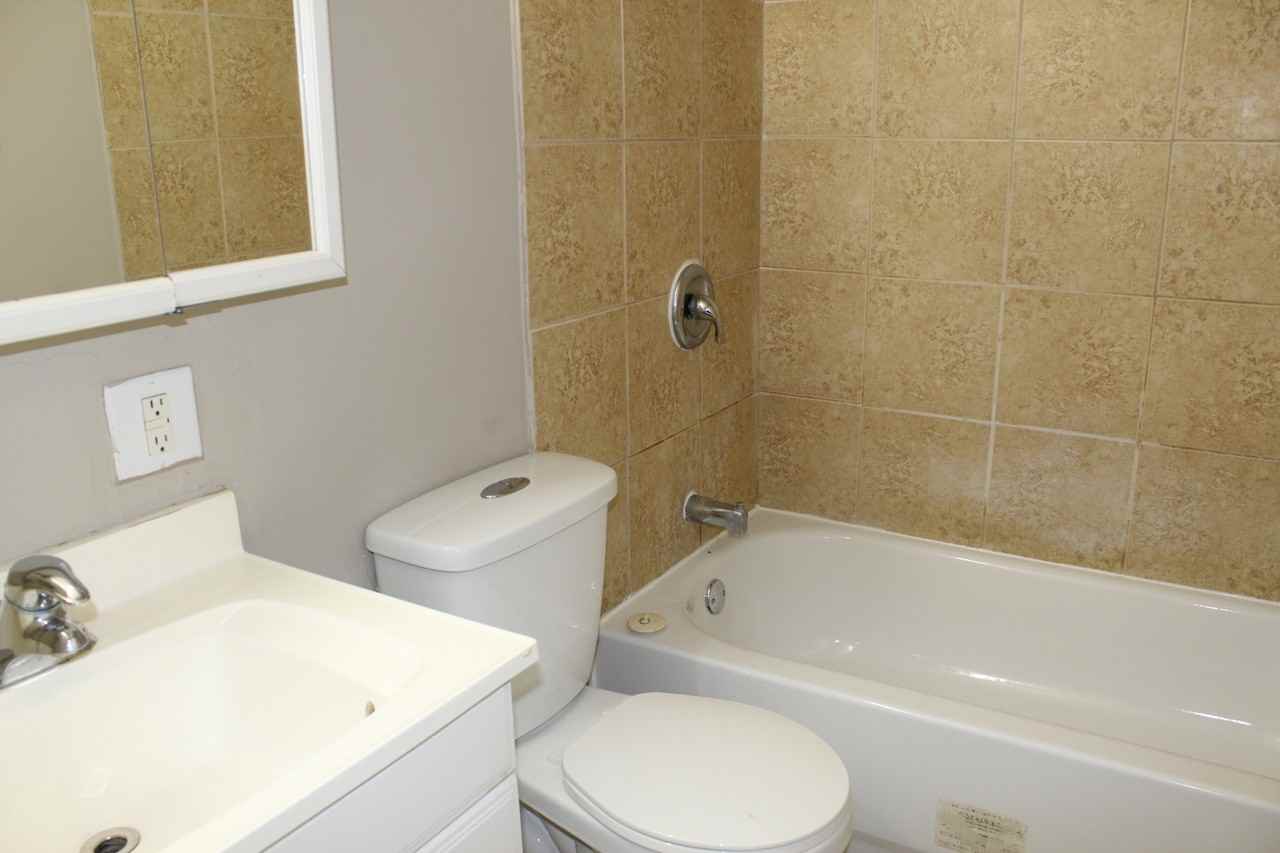 Aurora Place Apartments - Photo 4 of 11