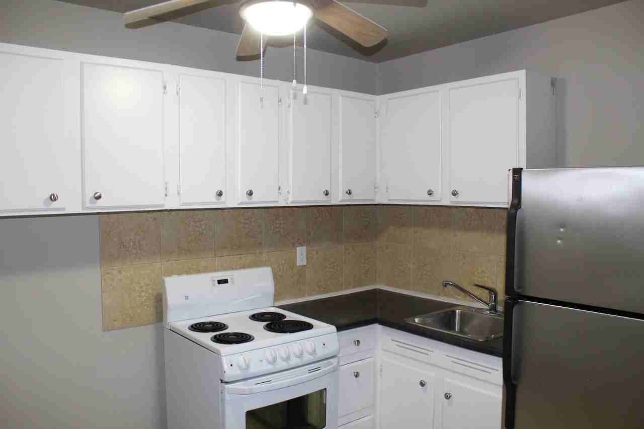 Aurora Place Apartments - Photo 7 of 11