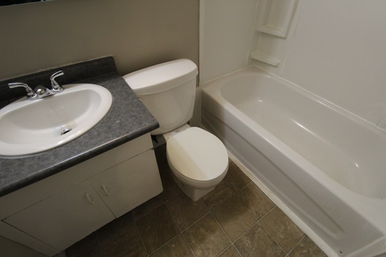 Rockcliffe Manor - Photo 6 of 7