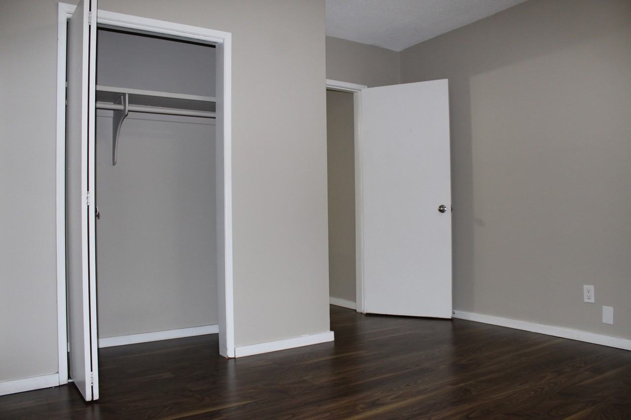 Julia Place - Photo 4 of 11