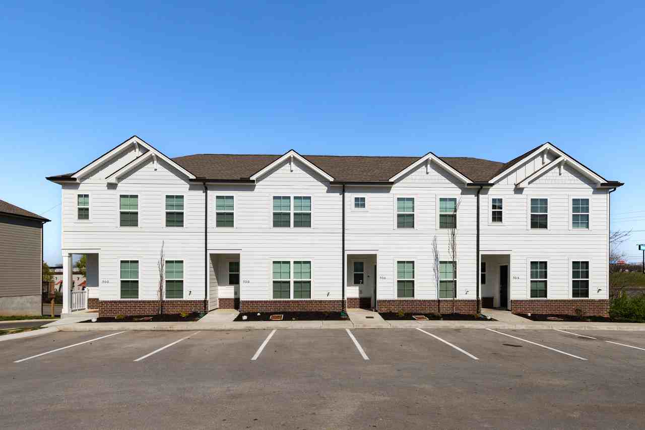 1004 Hamilton Crossing Sq - Photo 2 of 21