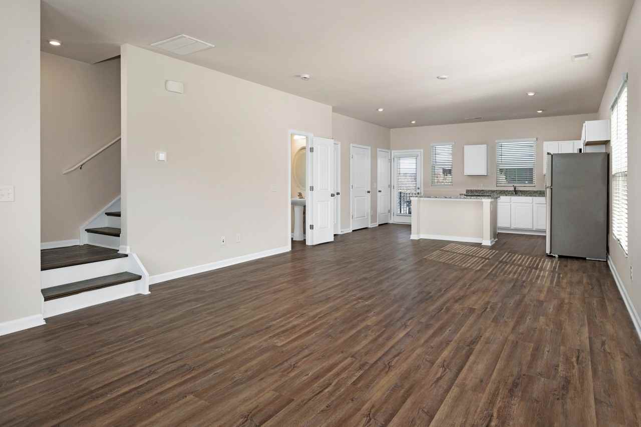 1004 Hamilton Crossing Sq - Photo 6 of 21