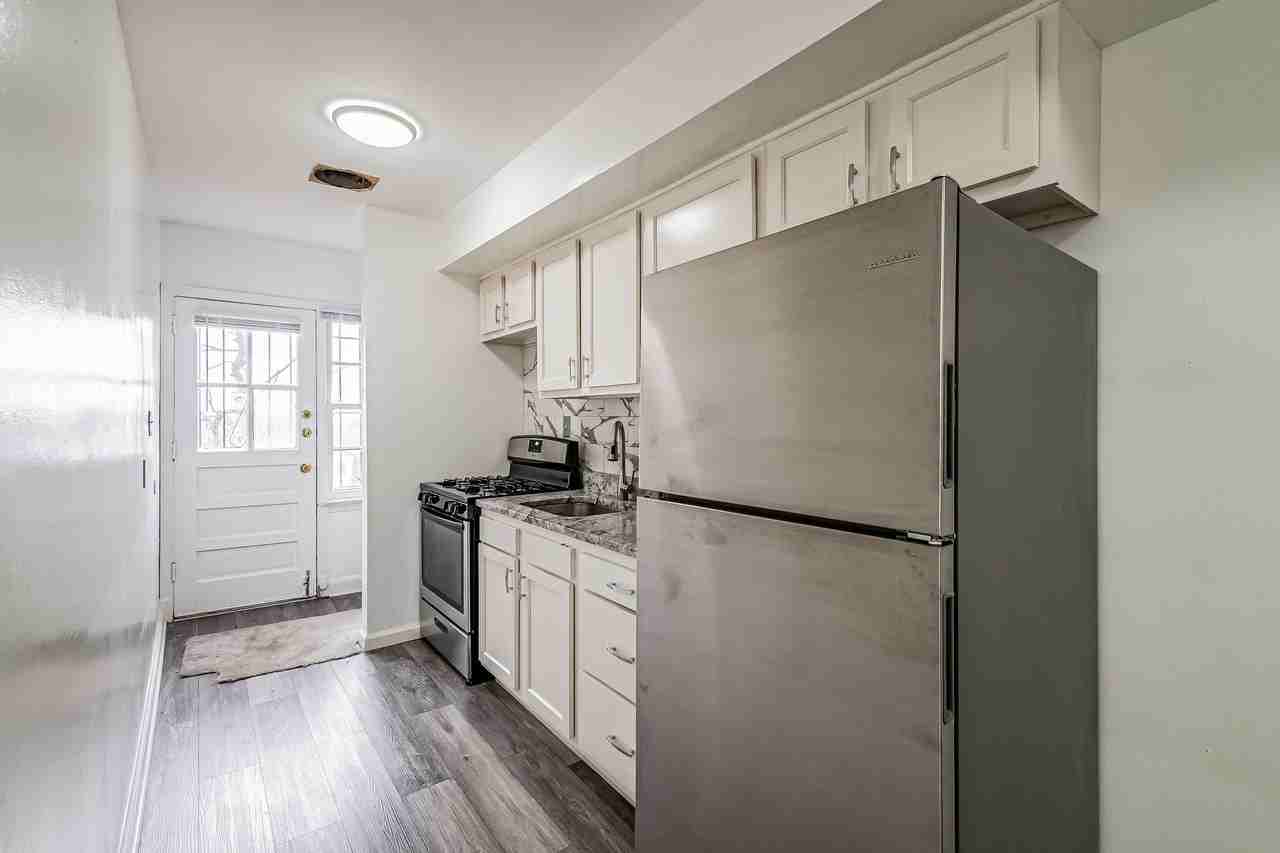 Astor Place Residences - Photo 5 of 15