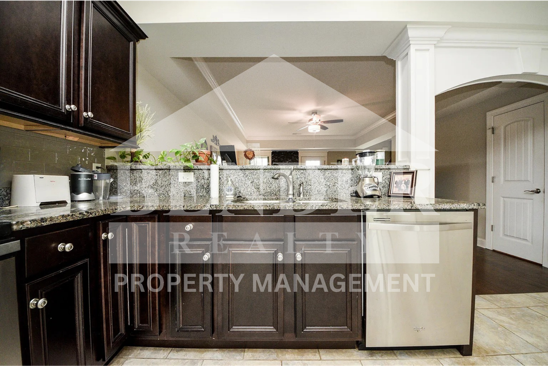 246 Bellingham Dr Ne - Photo 6 of 13