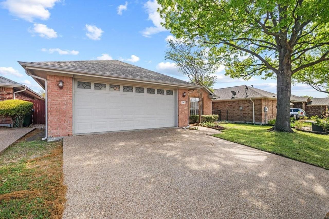 200 Bluebonnet Ln - Photo 2 of 30