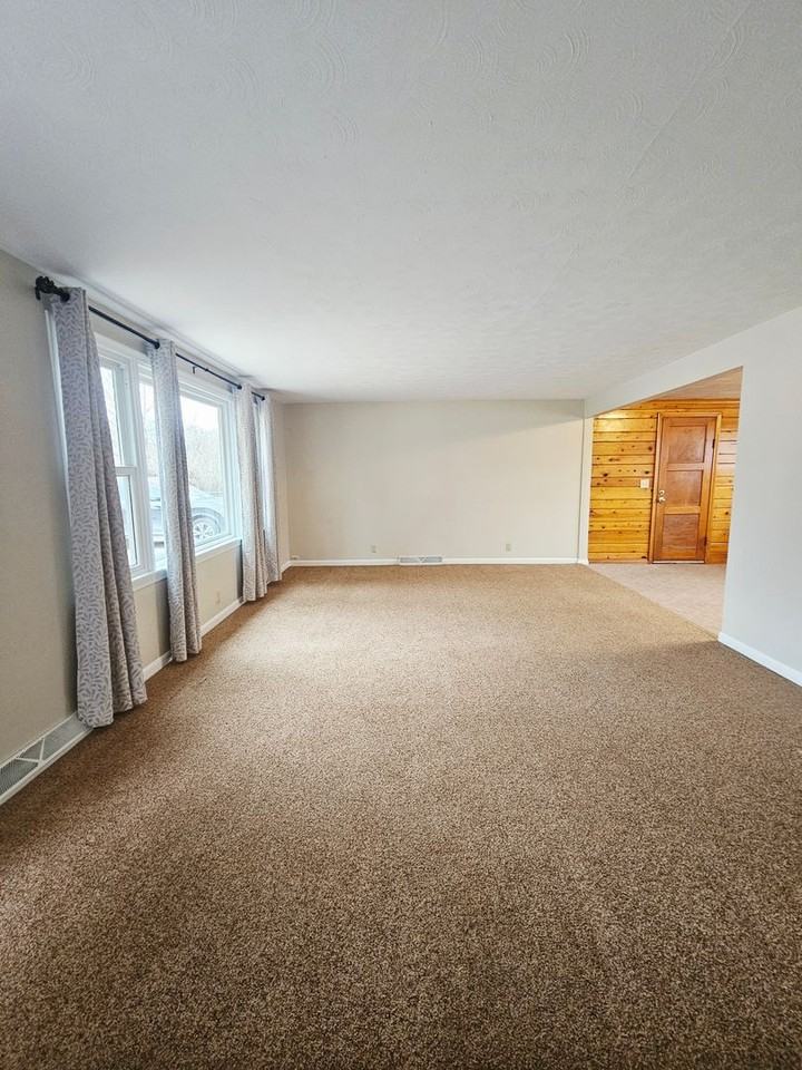 4444 Seeaire St - Photo 2 of 20