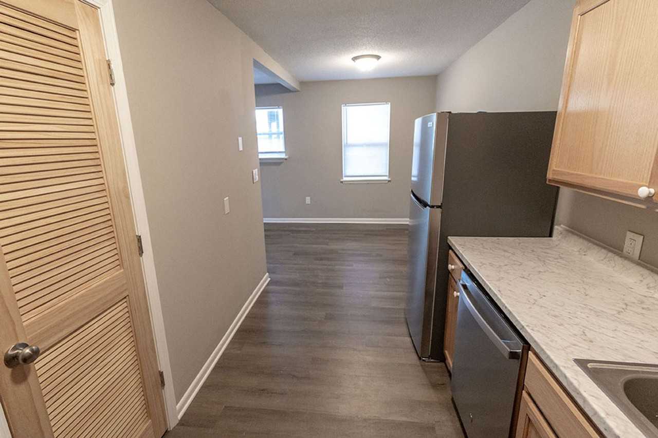 213 N Ann St #7 - Photo 3 of 18