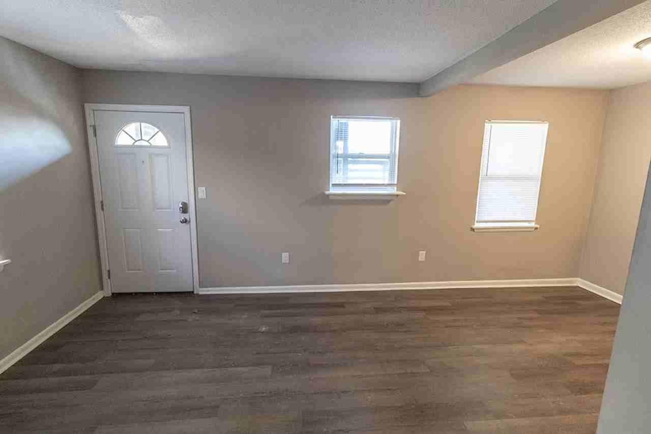 213 N Ann St #7 - Photo 6 of 18