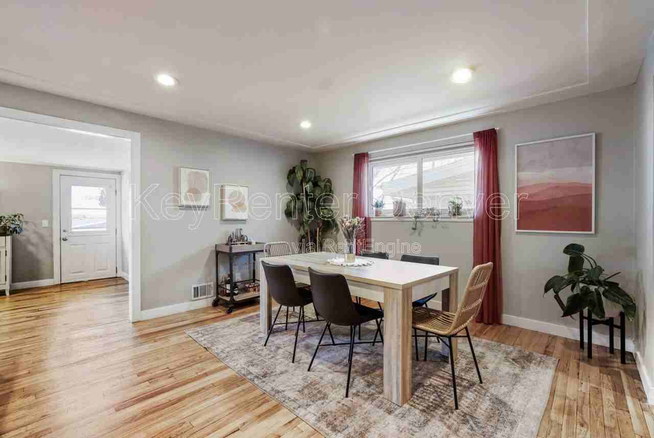 2484 Pierce St - Photo 4 of 18