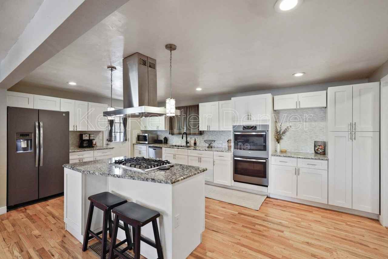 2484 Pierce St - Photo 5 of 18