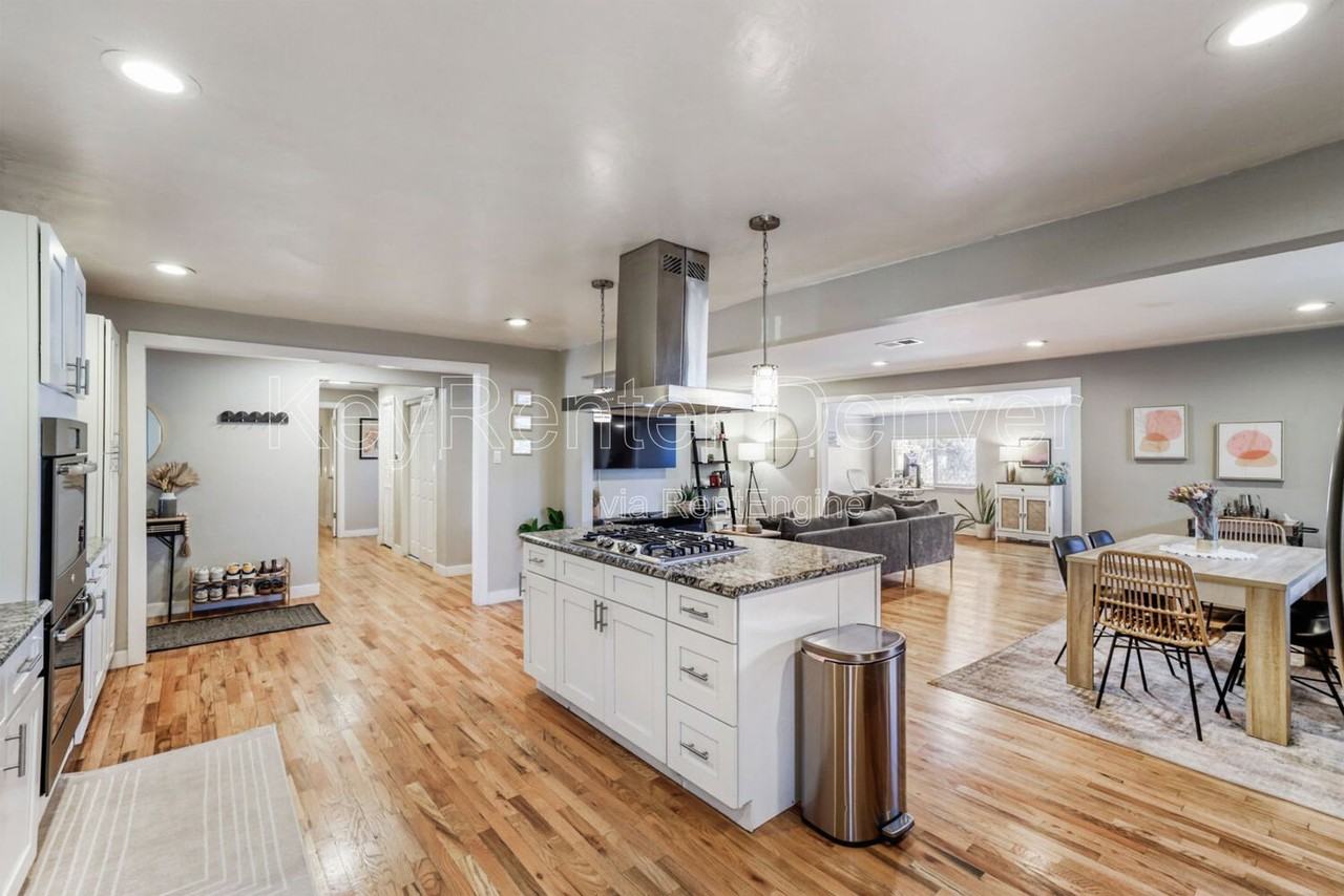 2484 Pierce St - Photo 6 of 18