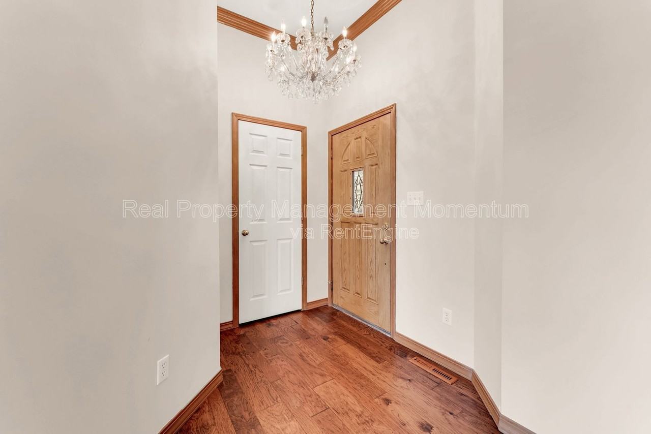 271 Loganberry Rd - Photo 6 of 40