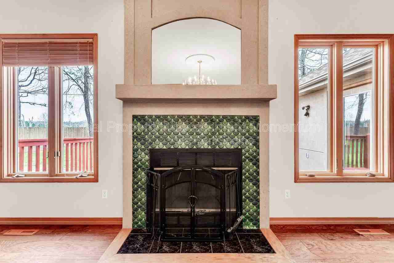 271 Loganberry Rd - Photo 7 of 40