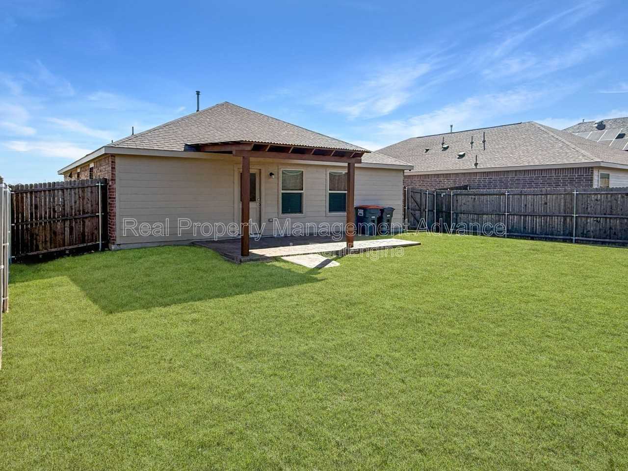 1512 Deerchase Dr - Photo 2 of 13