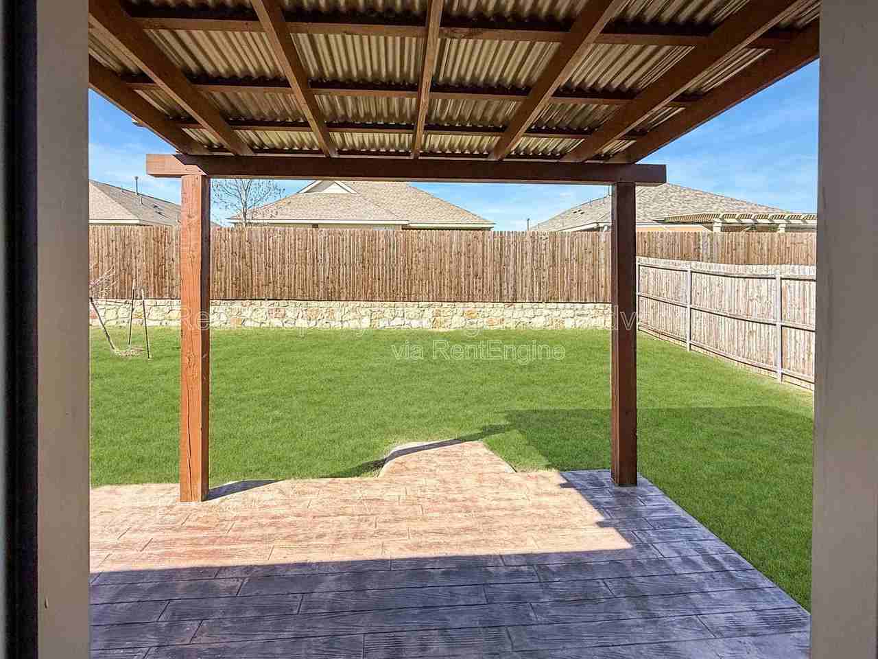 1512 Deerchase Dr - Photo 4 of 13