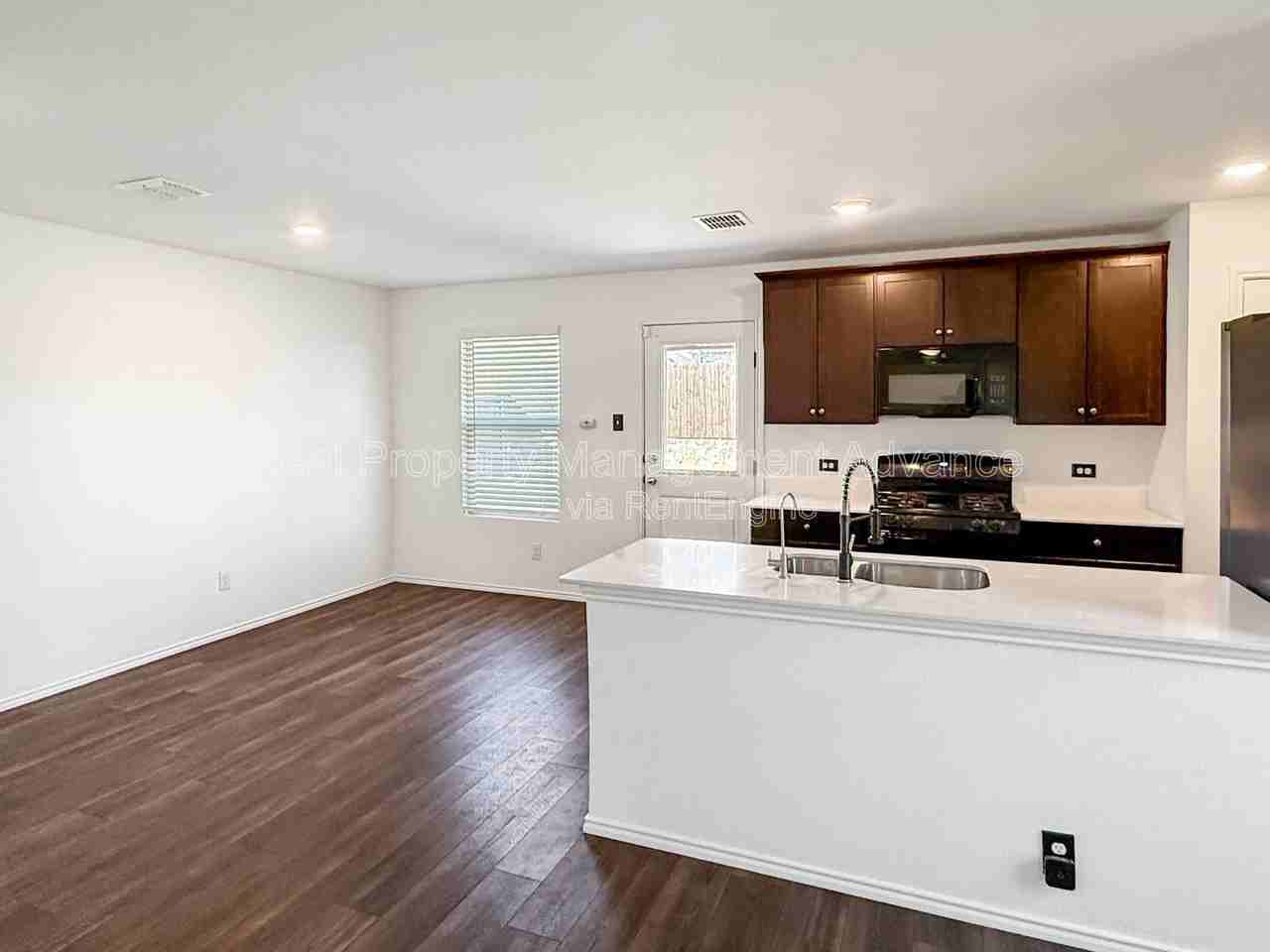 1512 Deerchase Dr - Photo 6 of 13