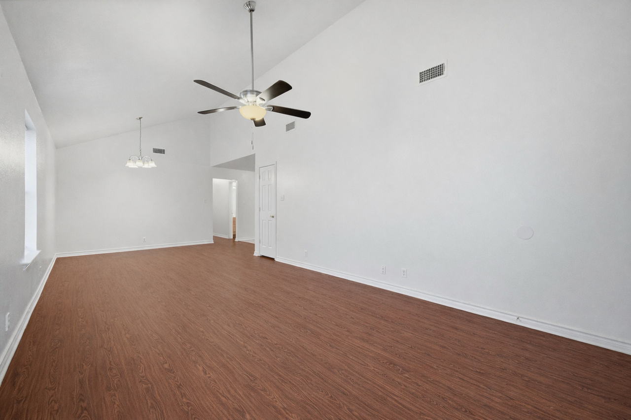 2000 Monte Cristo Way - Photo 5 of 24