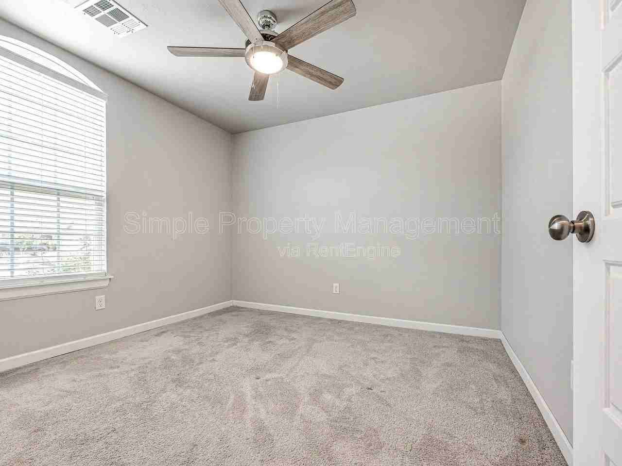 400 Fallview Ct - Photo 4 of 24