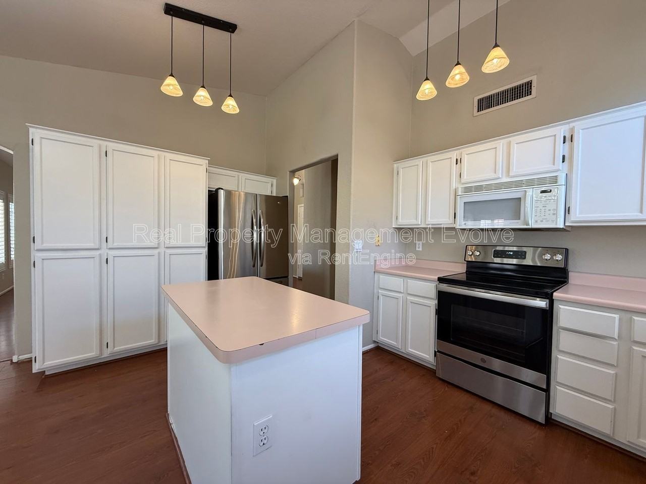 1007 W Cooley Dr - Photo 3 of 27