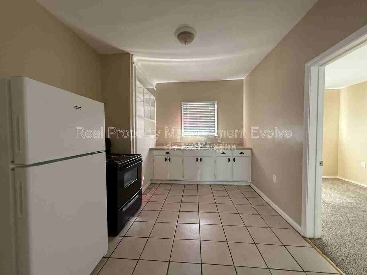 1437 E Polk St #2 - Photo 7 of 11