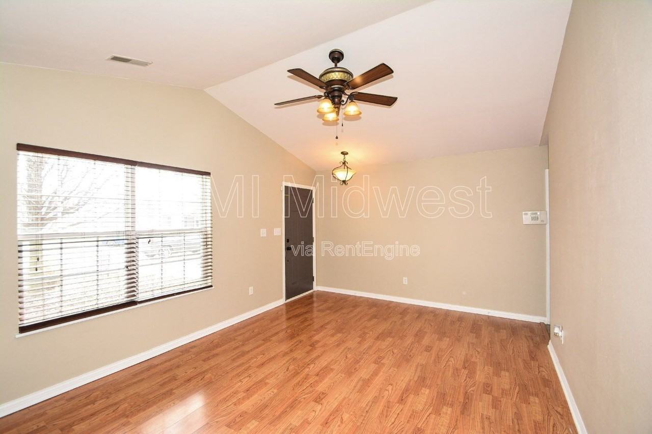 1994 Falcon Ct - Photo 4 of 22