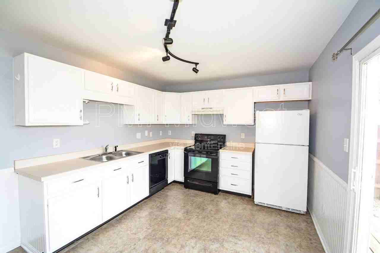 1994 Falcon Ct - Photo 7 of 22