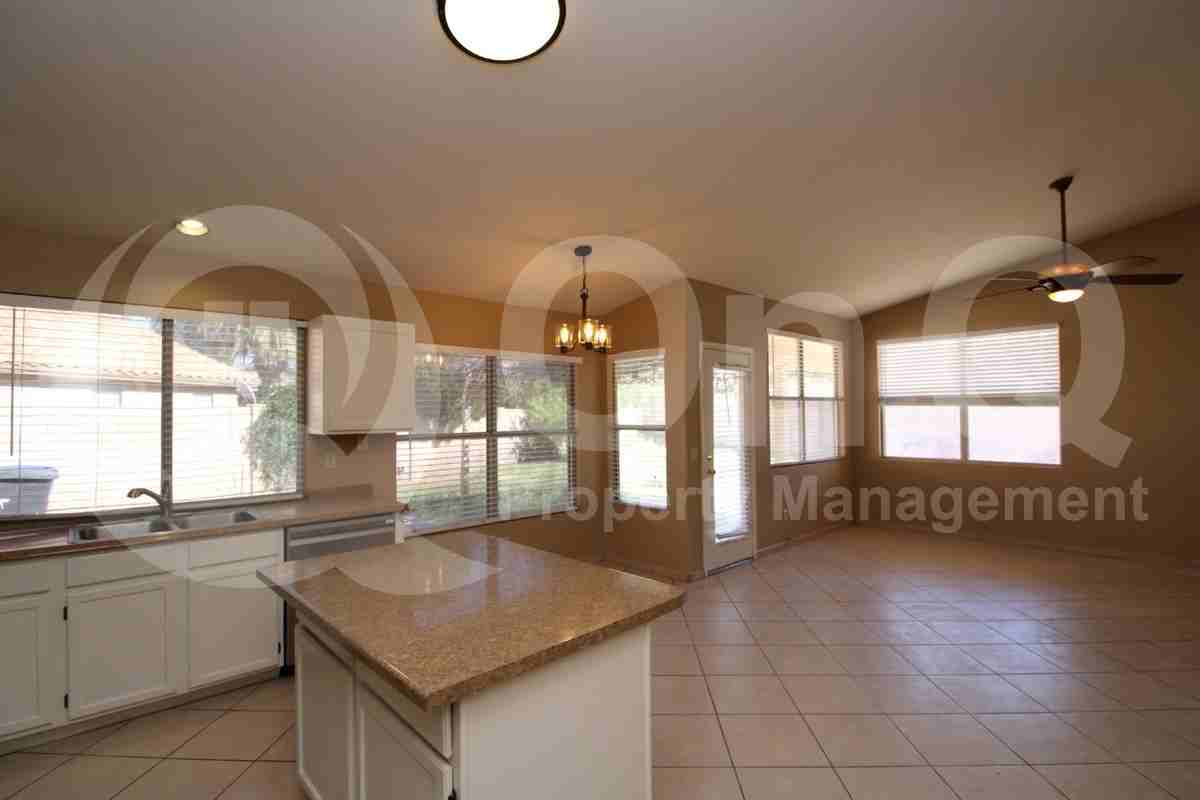 281 S Chippewa Pl - Photo 4 of 22