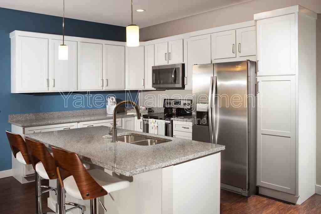 211 Potomac Dr #5 - Photo 4 of 20