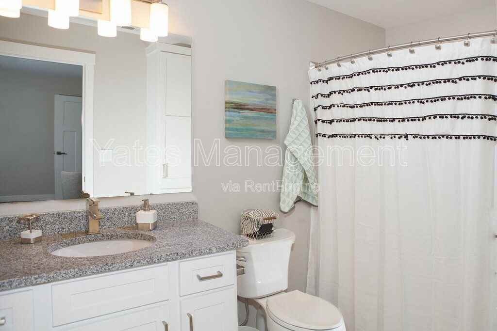 211 Potomac Dr #5 - Photo 2 of 49