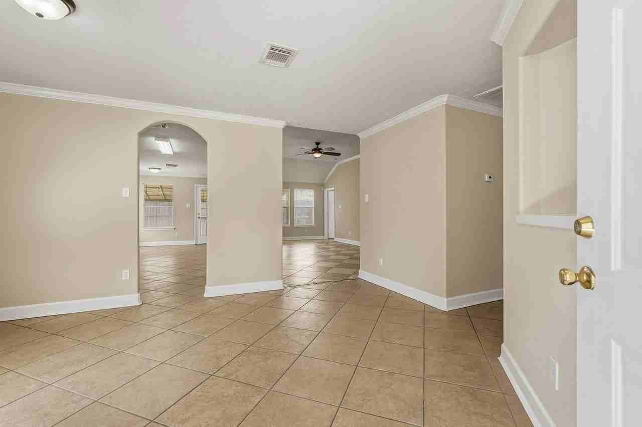 5911 Camron Point Cir - Photo 3 of 24