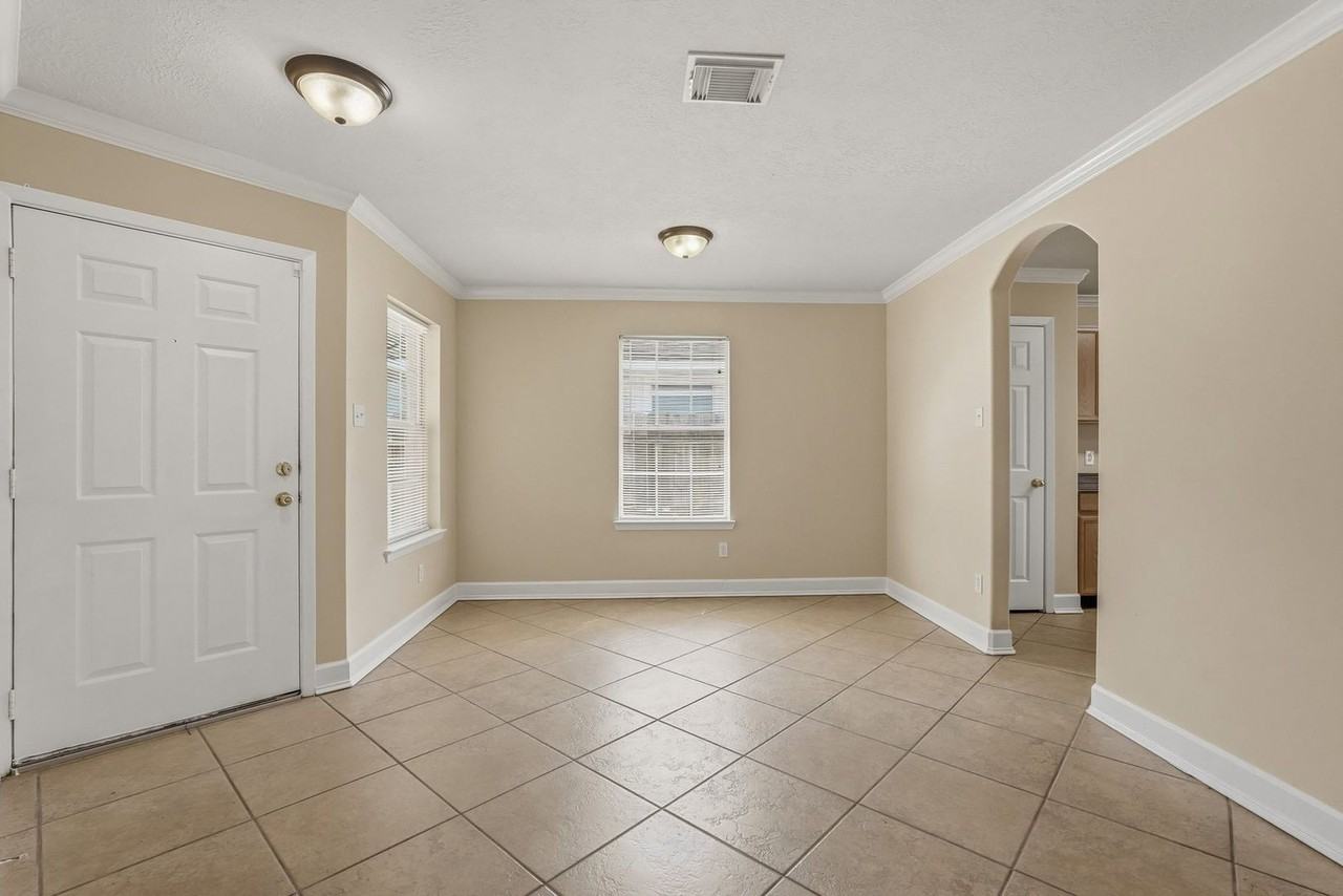 5911 Camron Point Cir - Photo 4 of 24