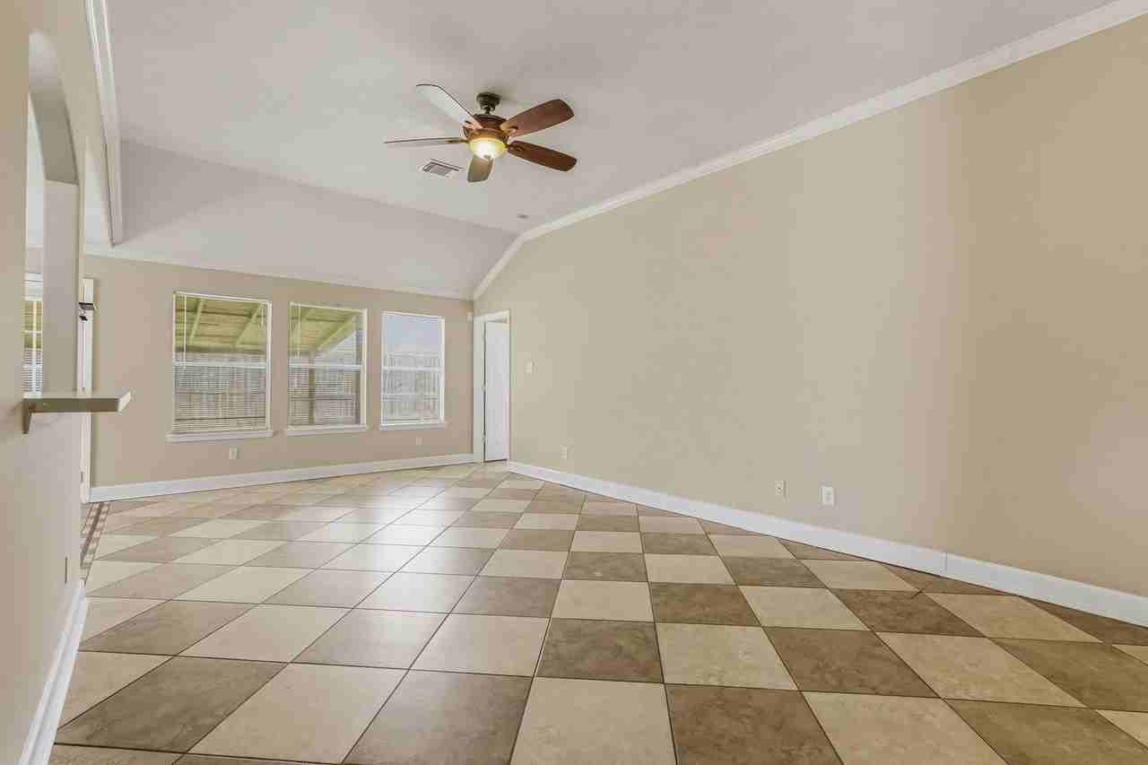 5911 Camron Point Cir - Photo 7 of 24