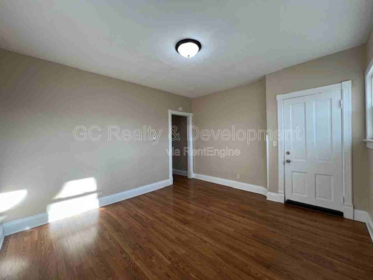 411 Wellington Ave #2 - Photo 5 of 16