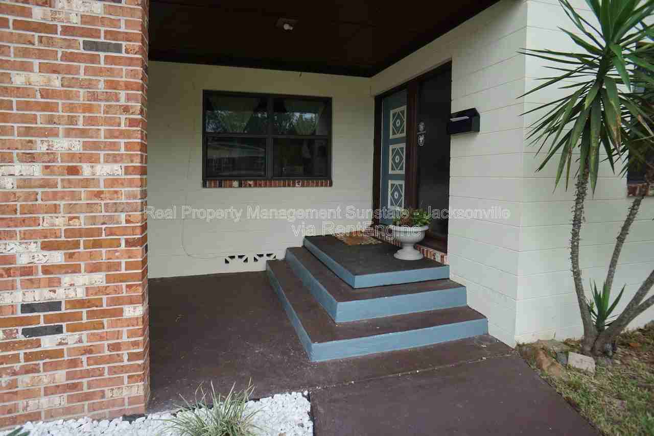 7477 Greenway Dr - Photo 2 of 21